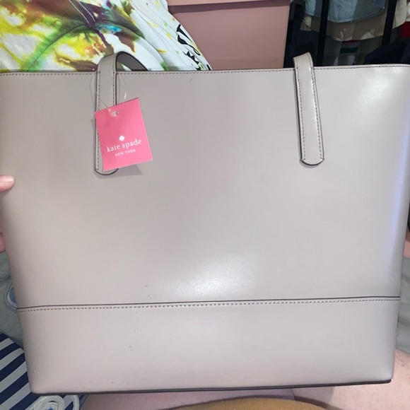 🦋 *NWT* Kate Spade New York Adley Large Tote in Taupe - Picture 2 of 5